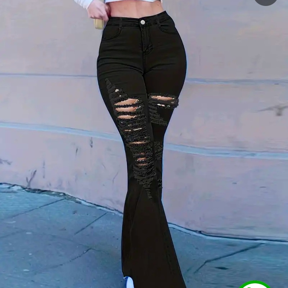 BLACK RIPPED FLARE JEANS